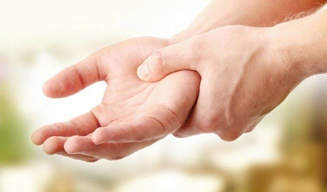 Bị run tay là bệnh gì? Cảnh báo dấu hiệu bệnh không nên xem nhẹ 1 Bị run tay là bệnh gì?