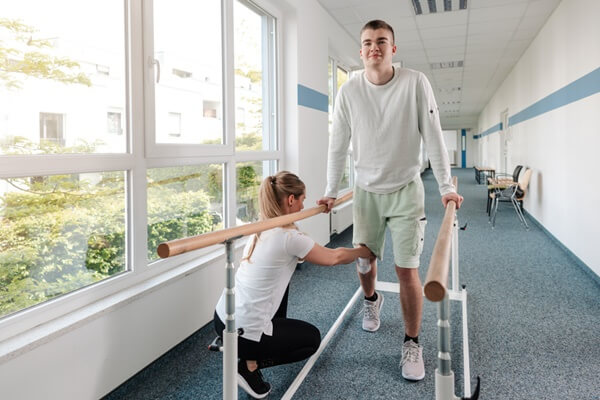 Viêm cơ chân có nguy hiểm không? Nguyên nhân và cách phòng ngừa 5 Vật lý trị liệu và tập luyện phục hồi